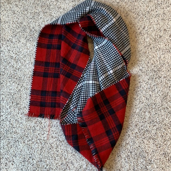 Reversible soft scarf 🧣 - Picture 1 of 3